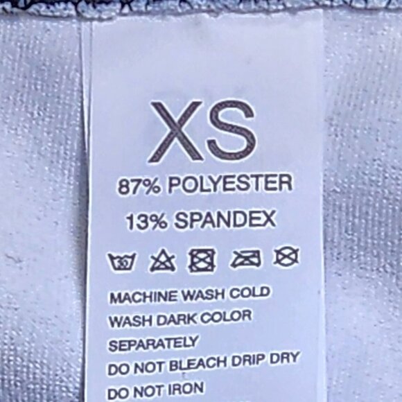 Apexup XS yoga shorts – black/white, with side pockets and a small back pocket - Picture 3 of 5